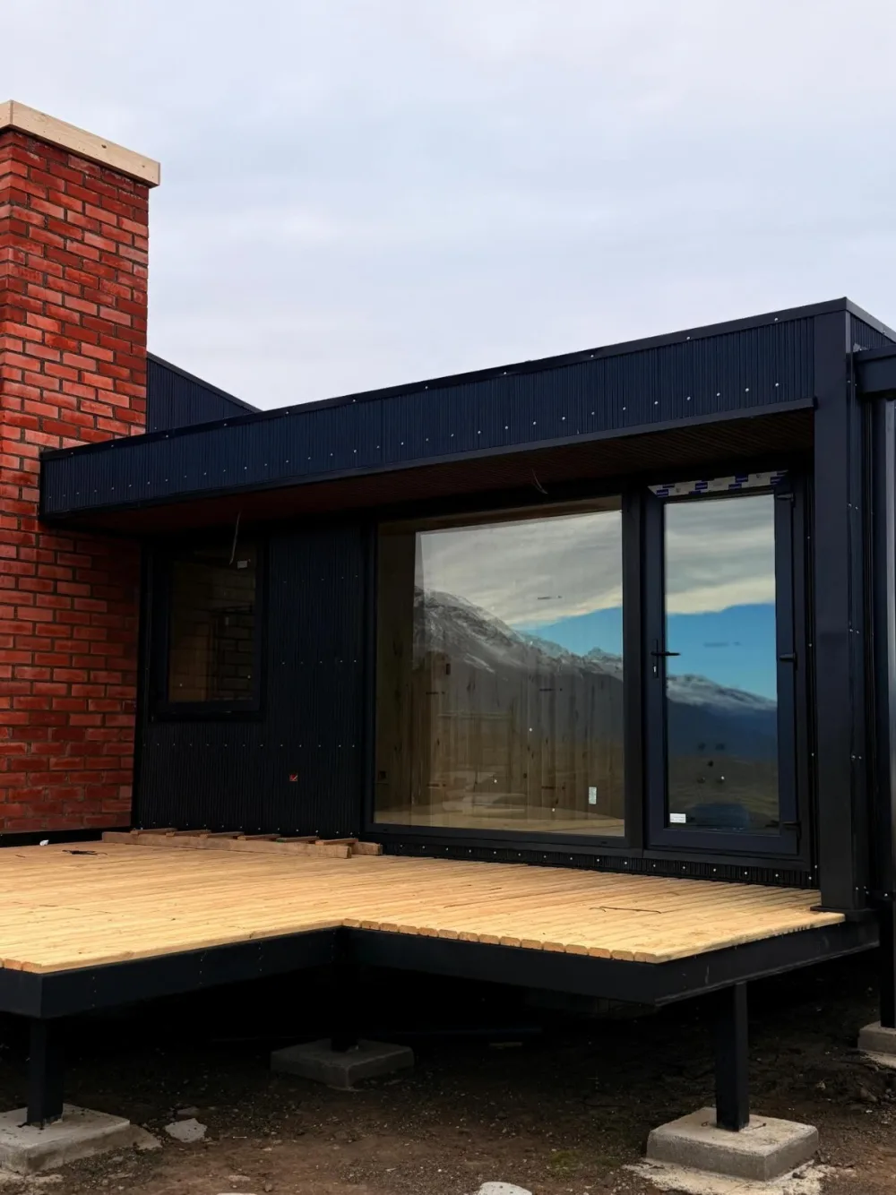 Modern home with PVC windows and thermal double-glazing installed by Termoaustral in Magallanes